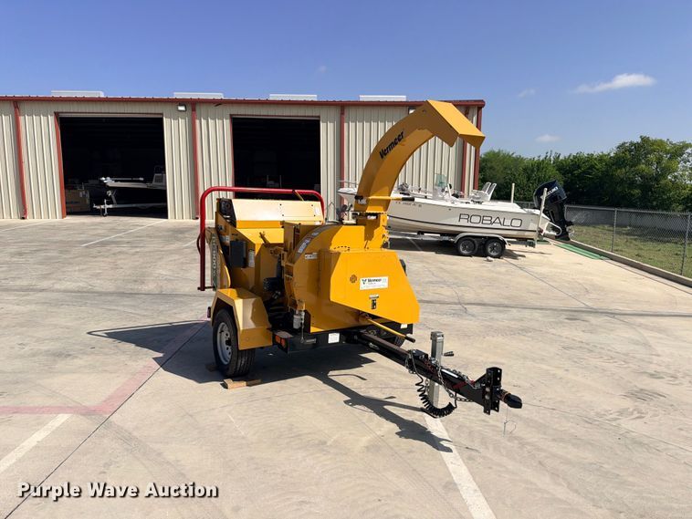 image for item FB8267 2022 Vermeer BC900XL wood chipper