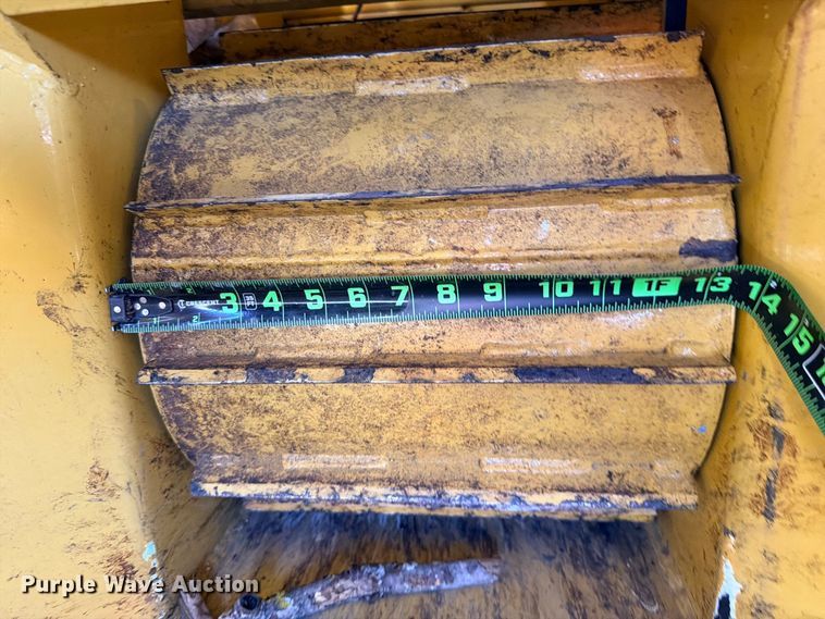 image for item FB8267 2022 Vermeer BC900XL wood chipper