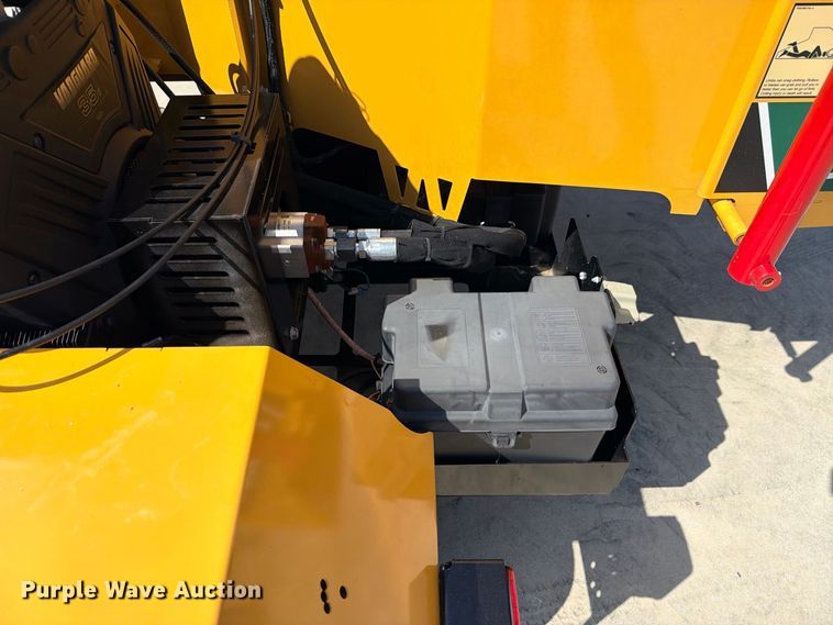 image for item FB8267 2022 Vermeer BC900XL wood chipper