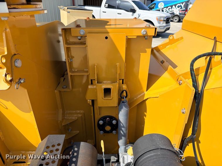 image for item FB8267 2022 Vermeer BC900XL wood chipper
