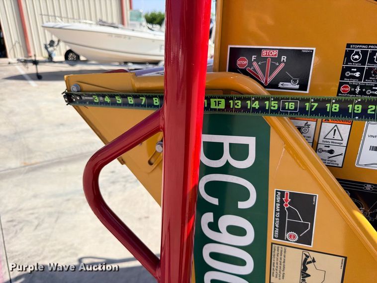 image for item FB8267 2022 Vermeer BC900XL wood chipper