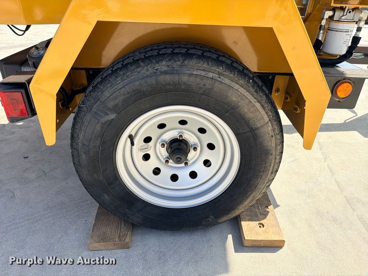 image for item FB8267 2022 Vermeer BC900XL wood chipper
