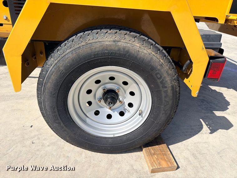 image for item FB8267 2022 Vermeer BC900XL wood chipper