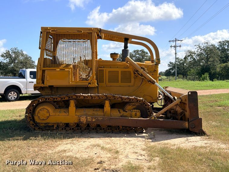 image for item FB8276 1977 Caterpillar D6D dozer