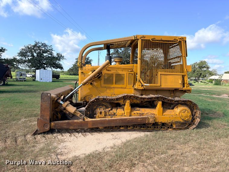 image for item FB8276 1977 Caterpillar D6D dozer