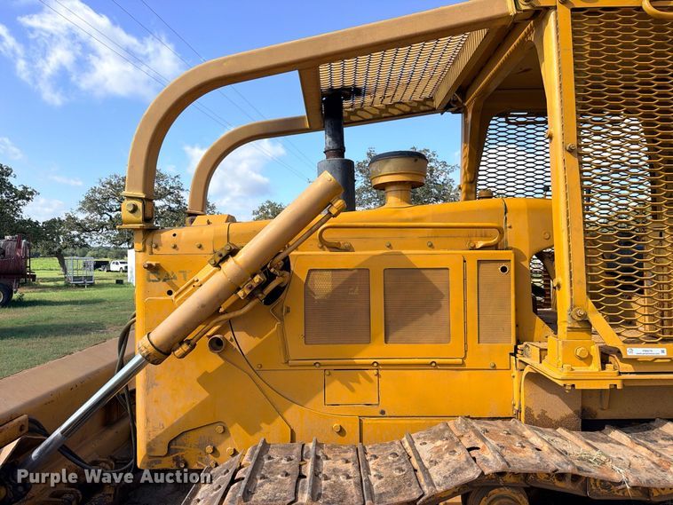 image for item FB8276 1977 Caterpillar D6D dozer