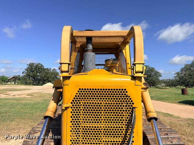 image for item FB8276 1977 Caterpillar D6D dozer