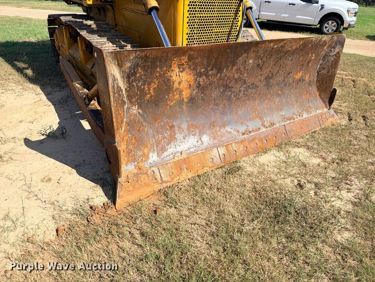image for item FB8276 1977 Caterpillar D6D dozer