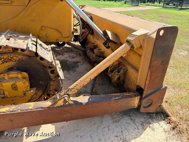 image for item FB8276 1977 Caterpillar D6D dozer