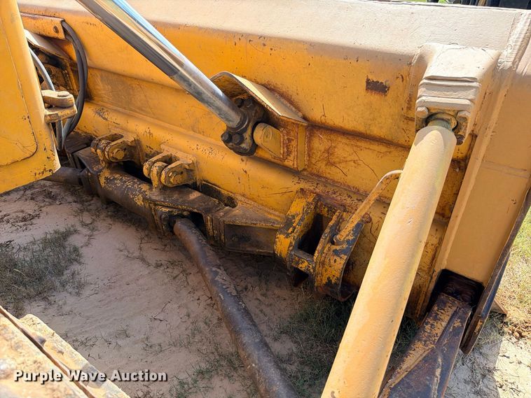 image for item FB8276 1977 Caterpillar D6D dozer