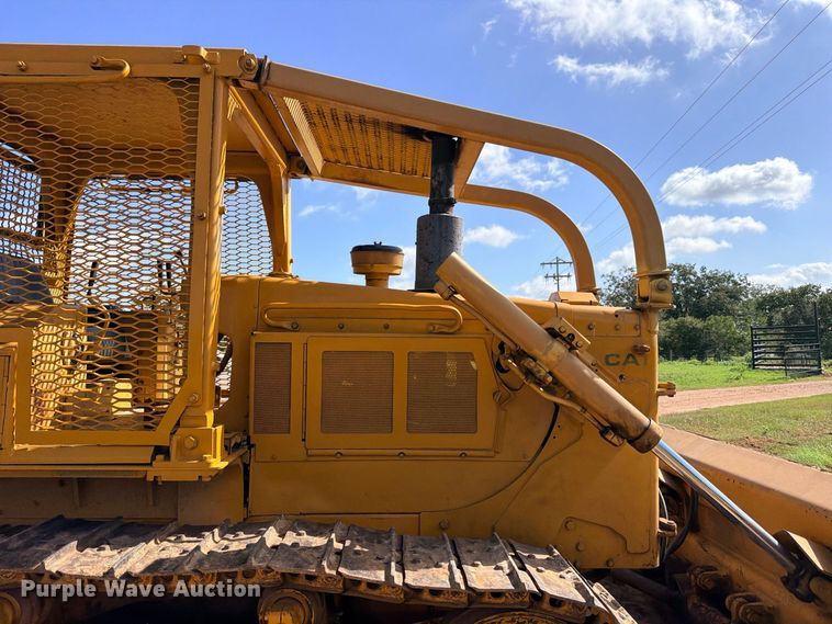 image for item FB8276 1977 Caterpillar D6D dozer