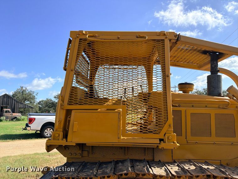 image for item FB8276 1977 Caterpillar D6D dozer