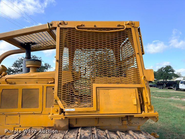 image for item FB8276 1977 Caterpillar D6D dozer