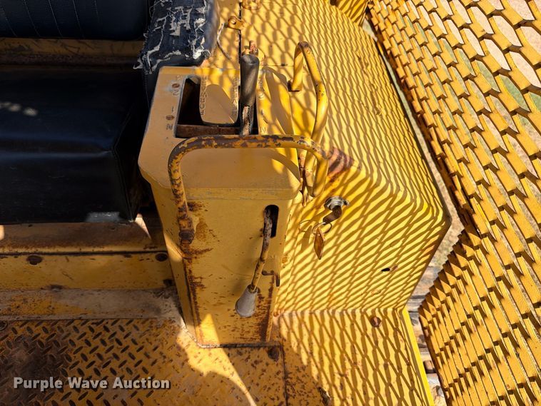 image for item FB8276 1977 Caterpillar D6D dozer