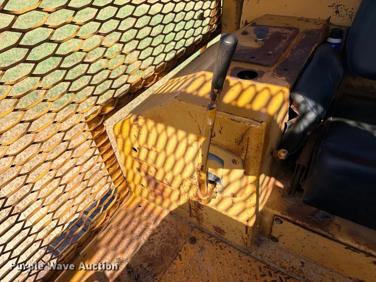 image for item FB8276 1977 Caterpillar D6D dozer