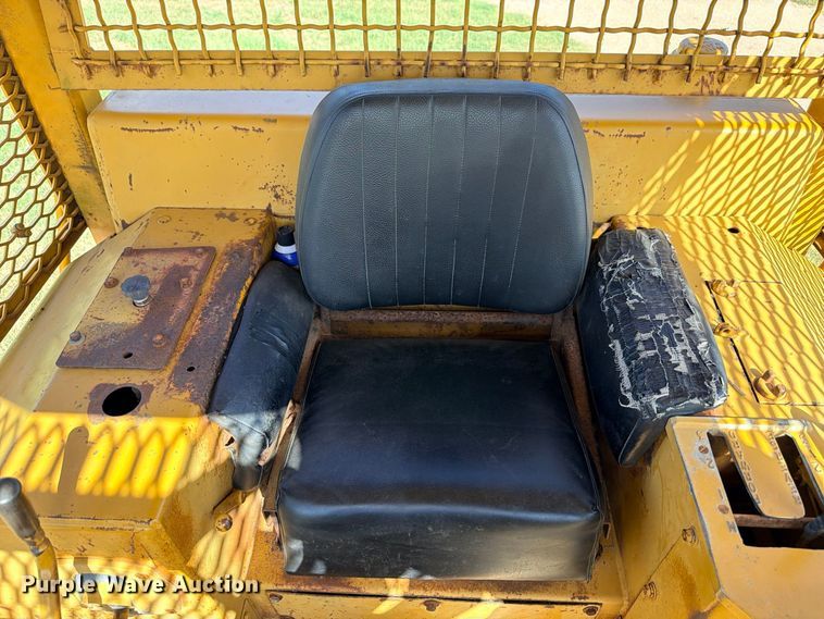 image for item FB8276 1977 Caterpillar D6D dozer