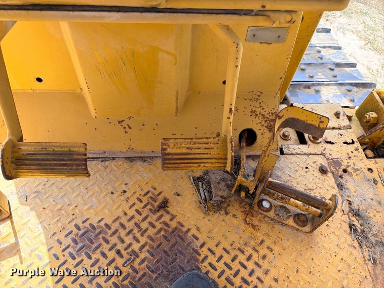 image for item FB8276 1977 Caterpillar D6D dozer