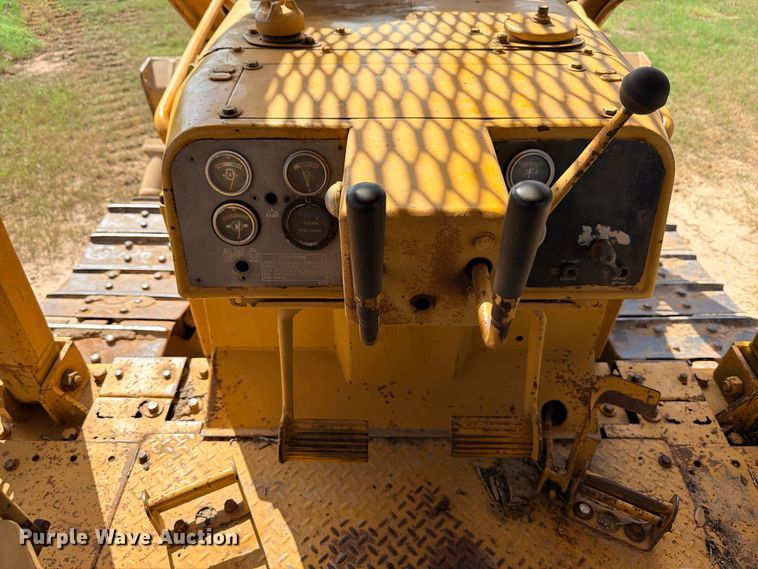 image for item FB8276 1977 Caterpillar D6D dozer