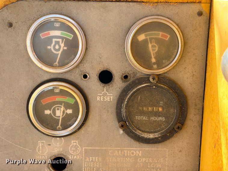image for item FB8276 1977 Caterpillar D6D dozer