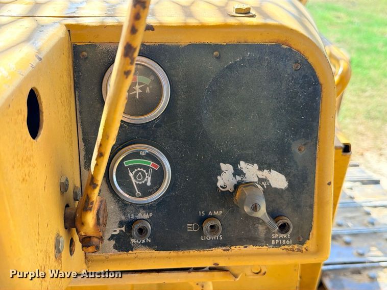 image for item FB8276 1977 Caterpillar D6D dozer