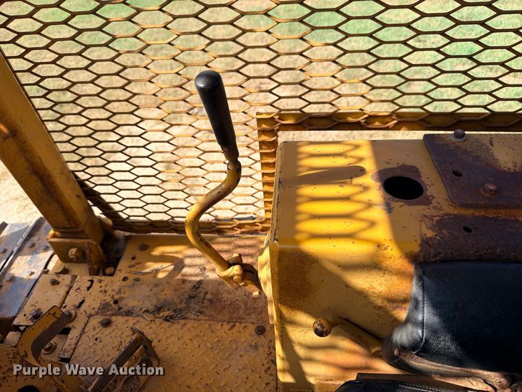 image for item FB8276 1977 Caterpillar D6D dozer