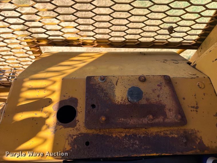 image for item FB8276 1977 Caterpillar D6D dozer