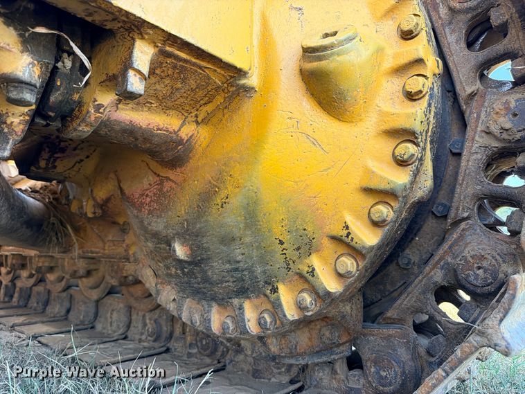 image for item FB8276 1977 Caterpillar D6D dozer