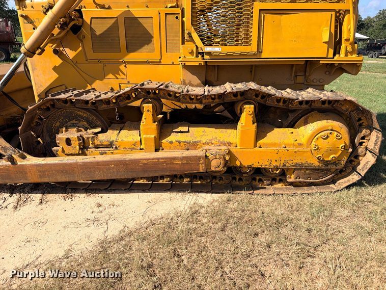 image for item FB8276 1977 Caterpillar D6D dozer