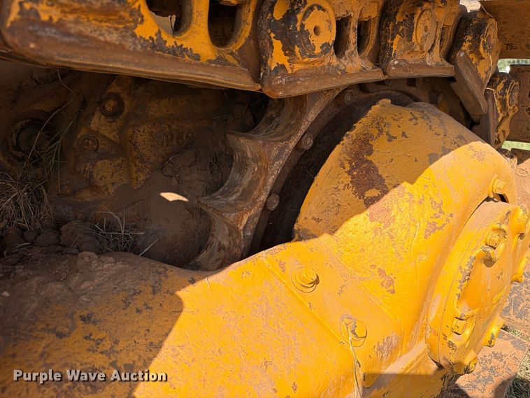 image for item FB8276 1977 Caterpillar D6D dozer