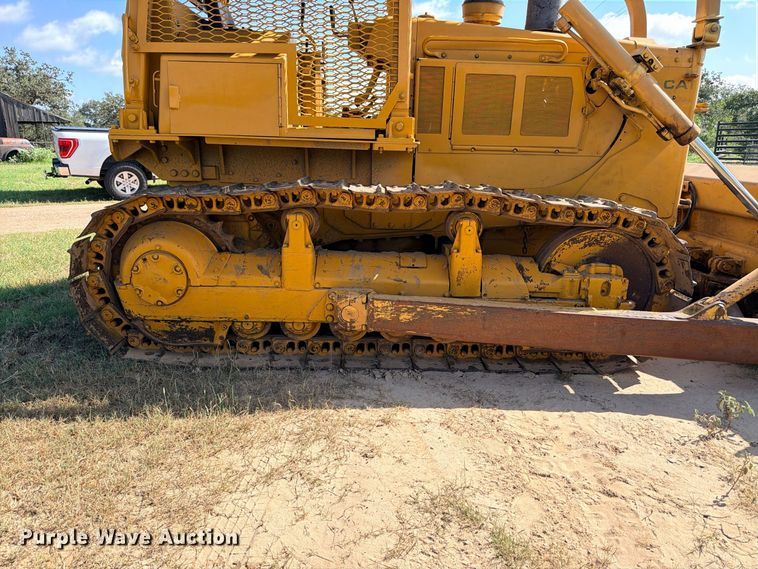 image for item FB8276 1977 Caterpillar D6D dozer