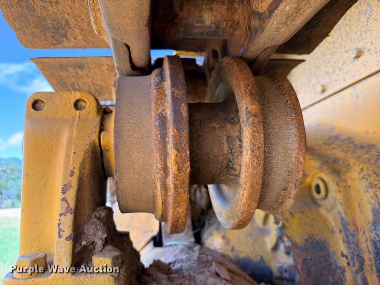image for item FB8276 1977 Caterpillar D6D dozer
