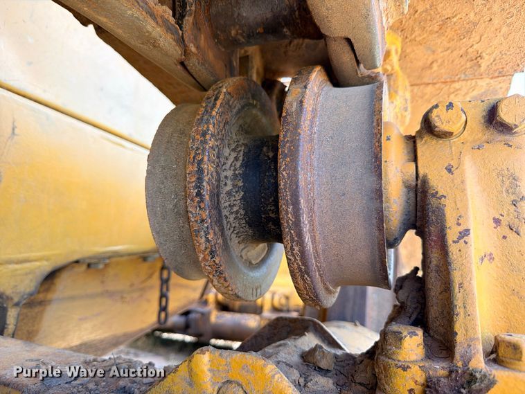 image for item FB8276 1977 Caterpillar D6D dozer