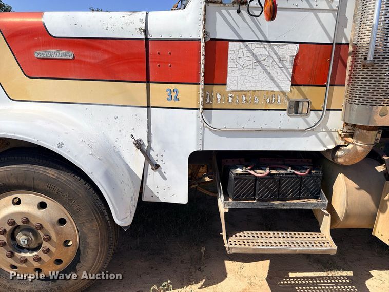 image for item FB8277 1985 Freightliner FLC12054T dump truck