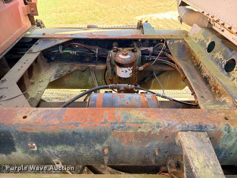 image for item FB8277 1985 Freightliner FLC12054T dump truck