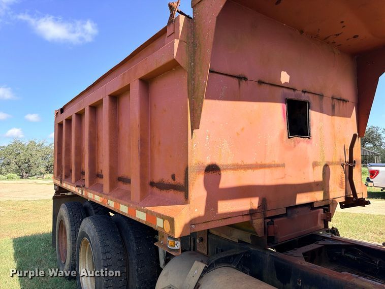image for item FB8277 1985 Freightliner FLC12054T dump truck