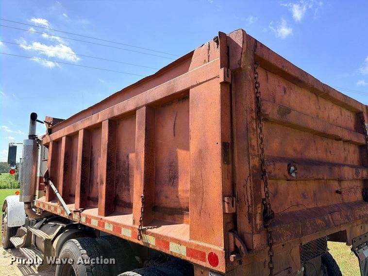 image for item FB8277 1985 Freightliner FLC12054T dump truck