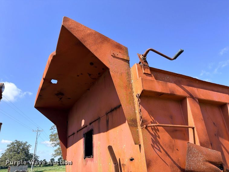 image for item FB8277 1985 Freightliner FLC12054T dump truck