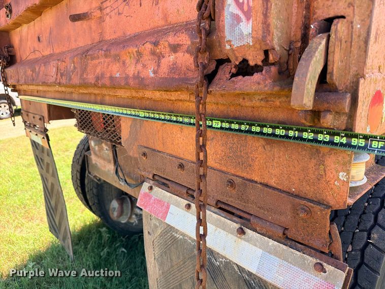 image for item FB8277 1985 Freightliner FLC12054T dump truck