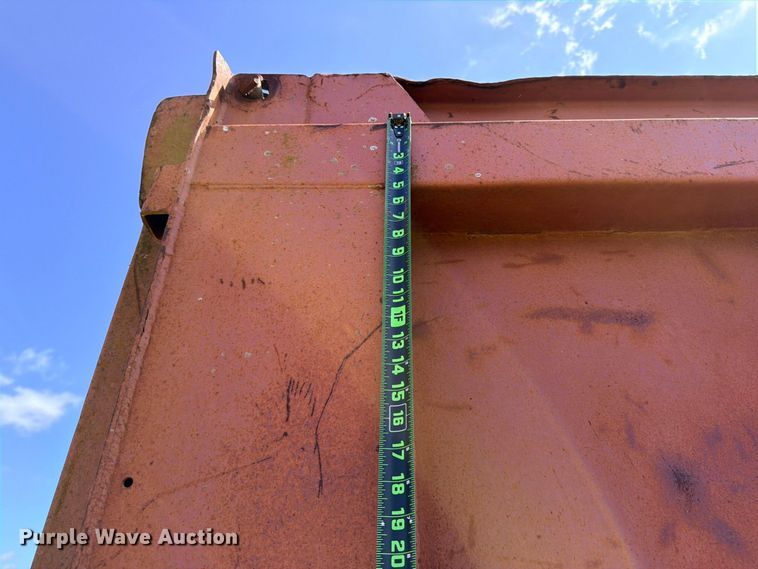 image for item FB8277 1985 Freightliner FLC12054T dump truck