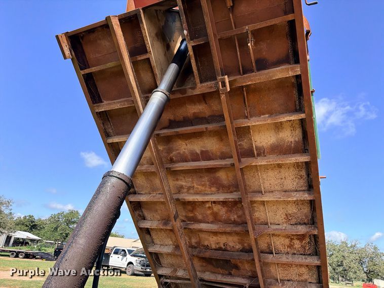 image for item FB8277 1985 Freightliner FLC12054T dump truck