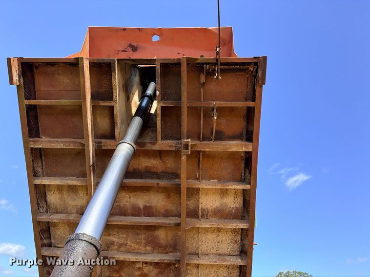 image for item FB8277 1985 Freightliner FLC12054T dump truck