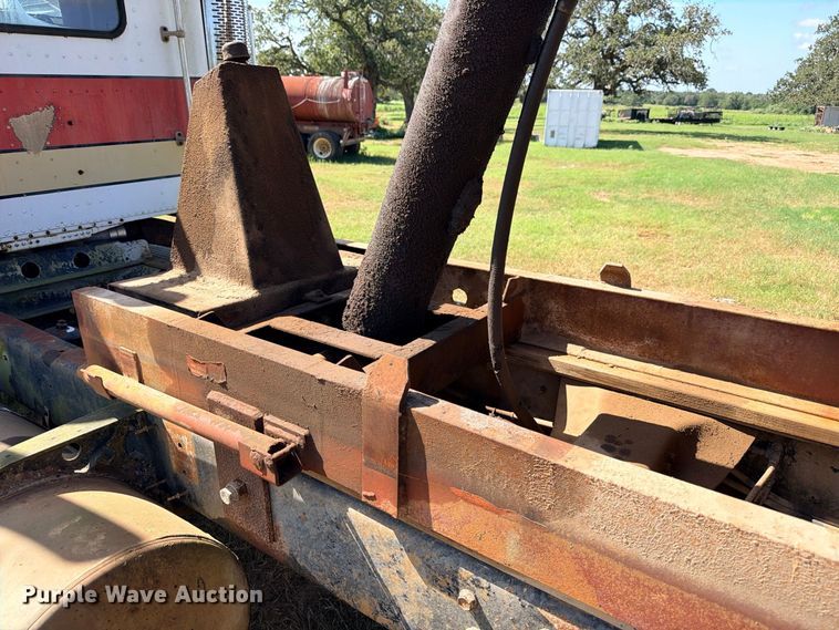 image for item FB8277 1985 Freightliner FLC12054T dump truck