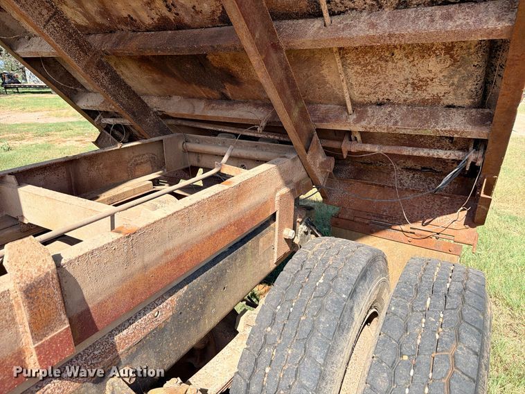image for item FB8277 1985 Freightliner FLC12054T dump truck