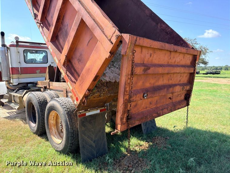 image for item FB8277 1985 Freightliner FLC12054T dump truck
