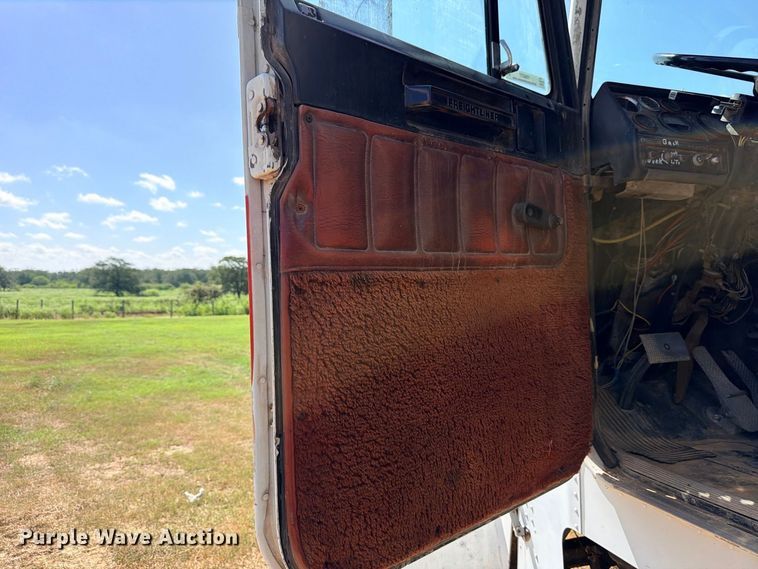 image for item FB8277 1985 Freightliner FLC12054T dump truck