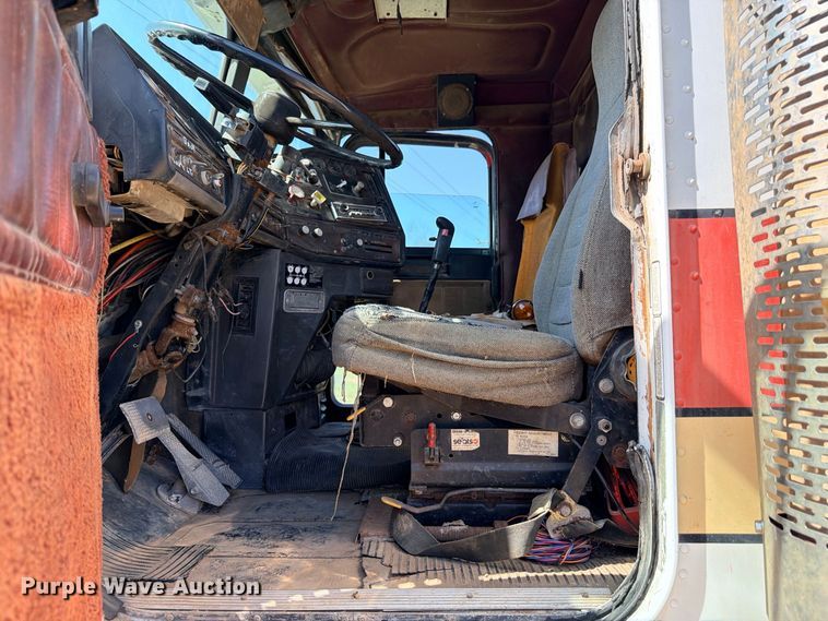 image for item FB8277 1985 Freightliner FLC12054T dump truck