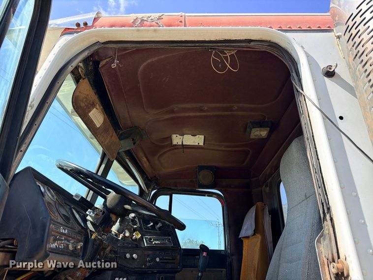 image for item FB8277 1985 Freightliner FLC12054T dump truck