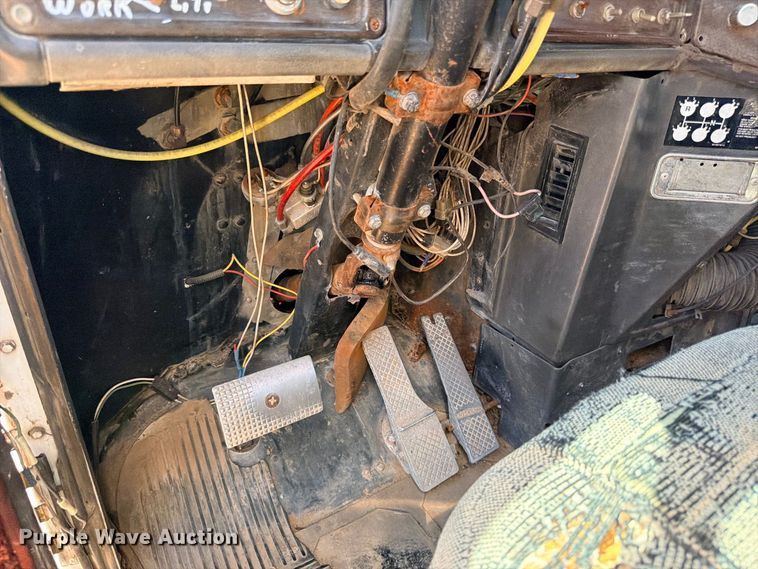 image for item FB8277 1985 Freightliner FLC12054T dump truck