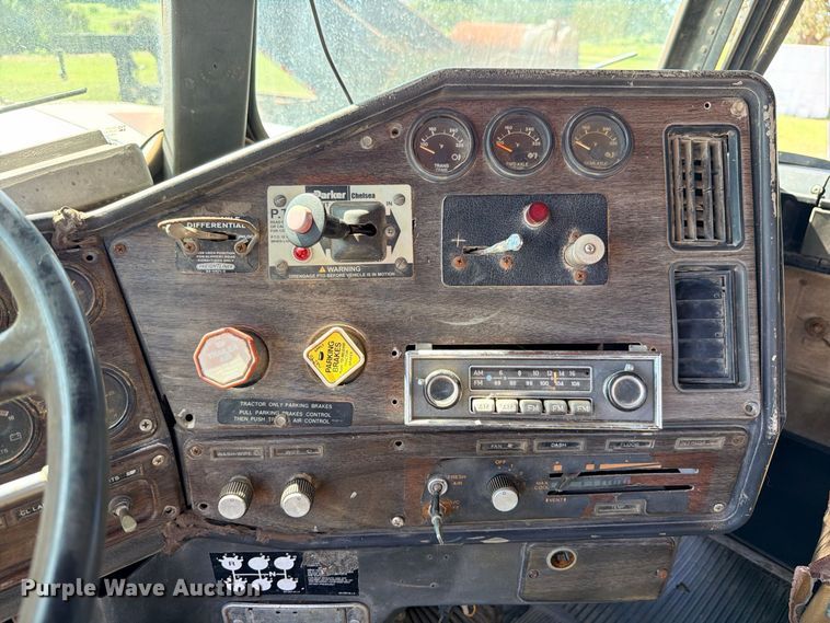 image for item FB8277 1985 Freightliner FLC12054T dump truck