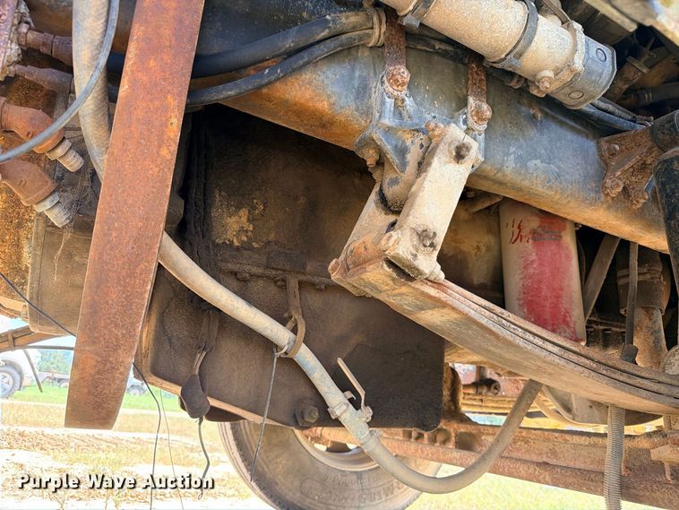 image for item FB8277 1985 Freightliner FLC12054T dump truck